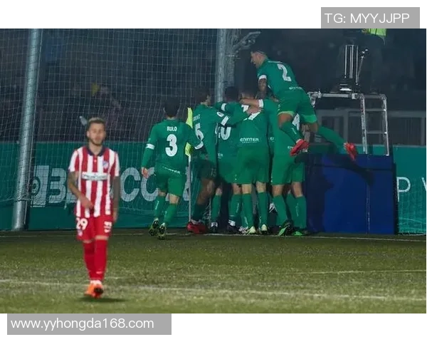 西甲惊现冷门那不勒斯大胜波尔图红牌事件引发全场热议